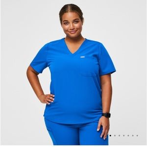 FIGS CATARINA ONE POCKET SCRUB TOP